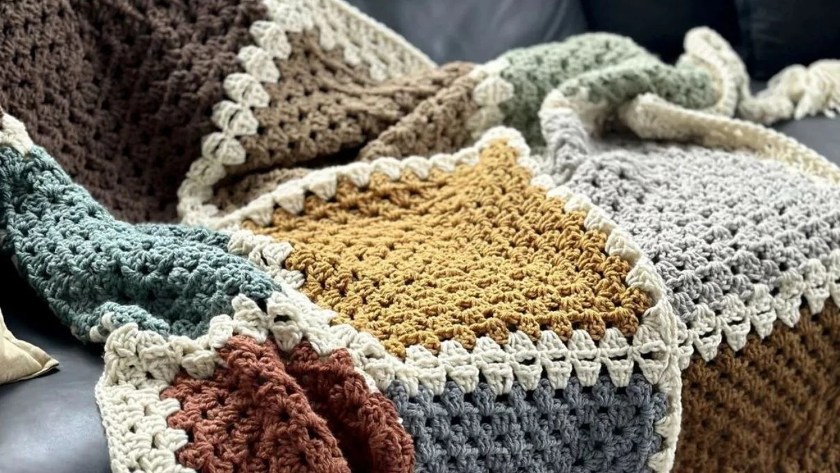 Evinizin şıklığını artıracak örgü kanepe şal modelleri 2026! 