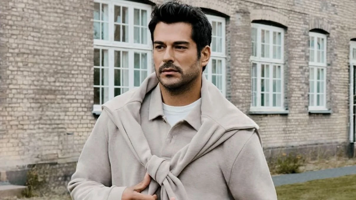 Burak Özçivit’i gören Rus kadın kendinden geçti! Gülümsemesiyle dikkatleri üzerine çekti