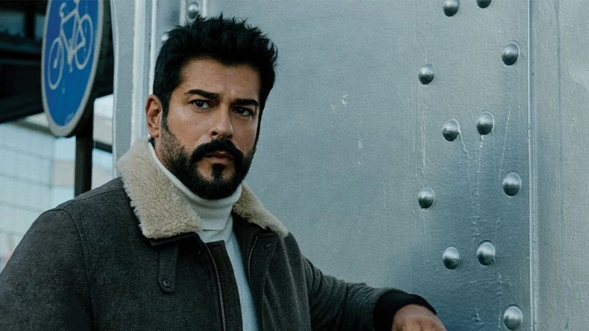 Burak Özçivit’i gören Rus kadın kendinden geçti! Gülümsemesiyle dikkatleri üzerine çekti