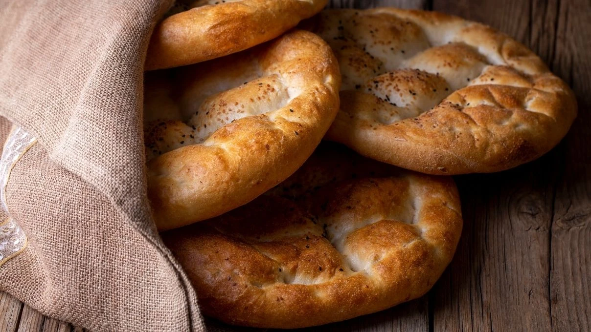 Ramazan bitmeden mutlaka deneyin! Tam kıvamında pide tarifi