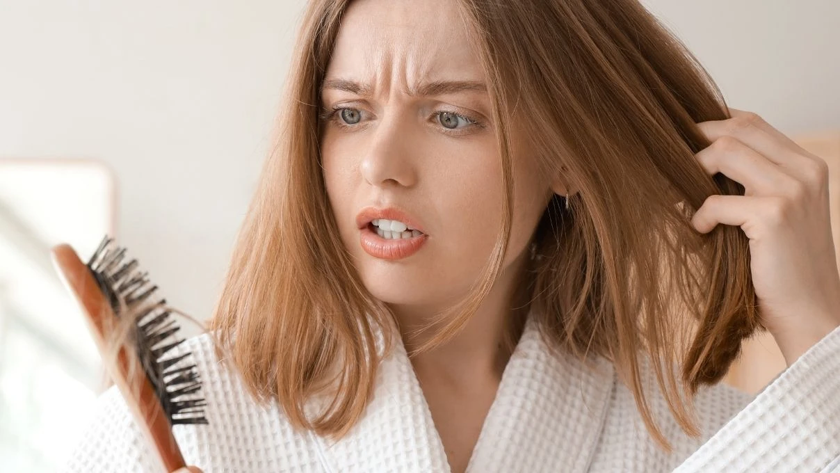 Oluk oluk dökülen saçlara son! Banyo yaparken şampuana ekleyin