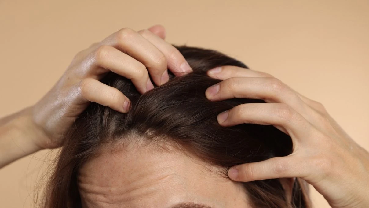 Oluk oluk dökülen saçlara son! Banyo yaparken şampuana ekleyin