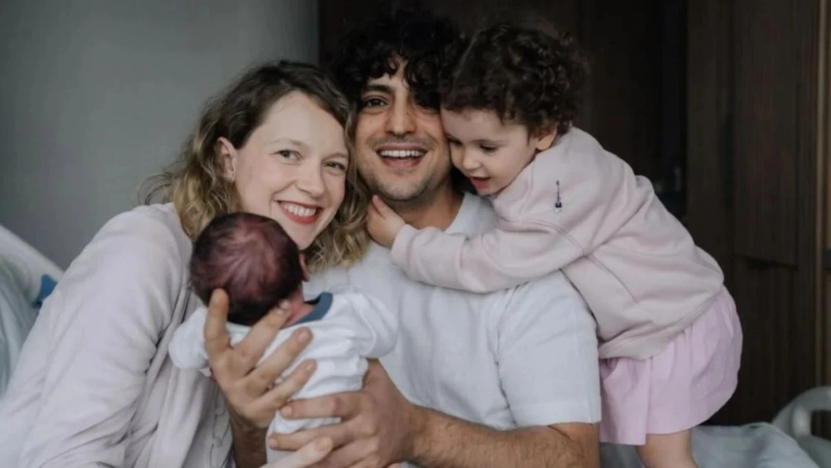 Taner Ölmez’den eşi Ece Çeşmioğlu’na tam destek! “Ona çalışmak, bana da çocuklara bakmak çok iyi gelecek” 