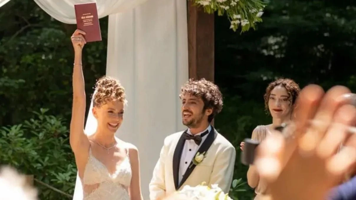 Taner Ölmez’den eşi Ece Çeşmioğlu’na tam destek! “Ona çalışmak, bana da çocuklara bakmak çok iyi gelecek” 