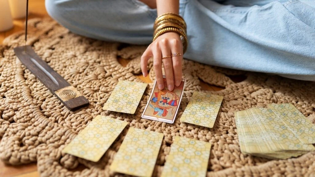 Günlük tarot kart açılımı 8 Mart 2026! Planladığınız işleri yapıyorsunuz