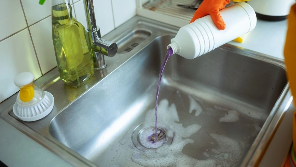 Tesisat ustalarının en büyük sırrı! Tıkanmış lavabolara 5 malzeme