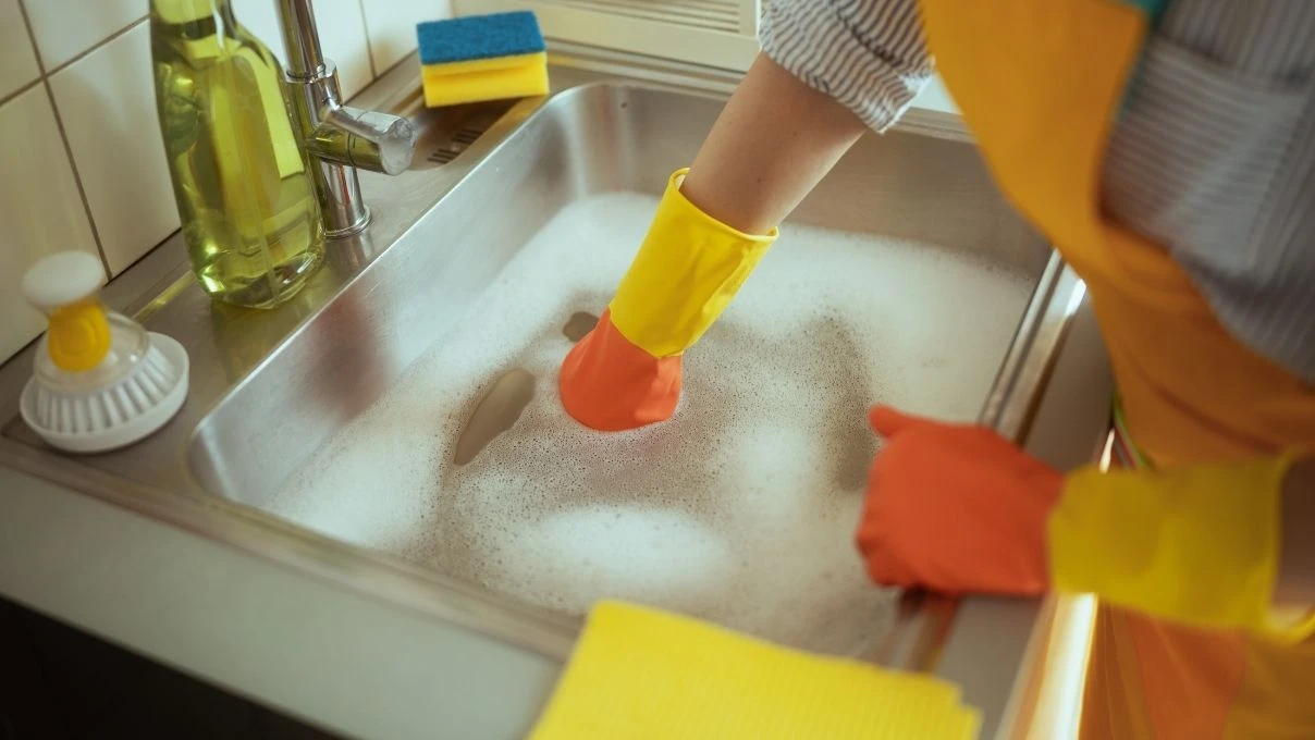 Tesisat ustalarının en büyük sırrı! Tıkanmış lavabolara 5 malzeme