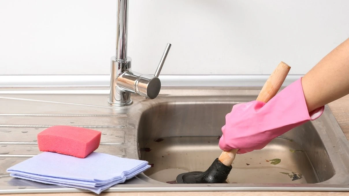 Tesisat ustalarının en büyük sırrı! Tıkanmış lavabolara 5 malzeme