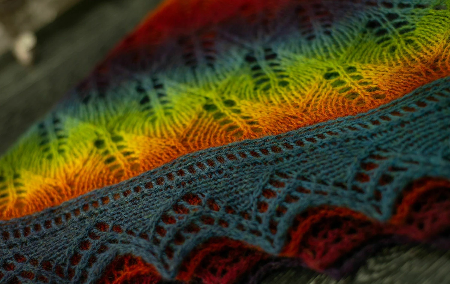 6378f27f0e0fae0e76c005f18f2f aksessuary shali vyazanaya shal raduga e1777365031830