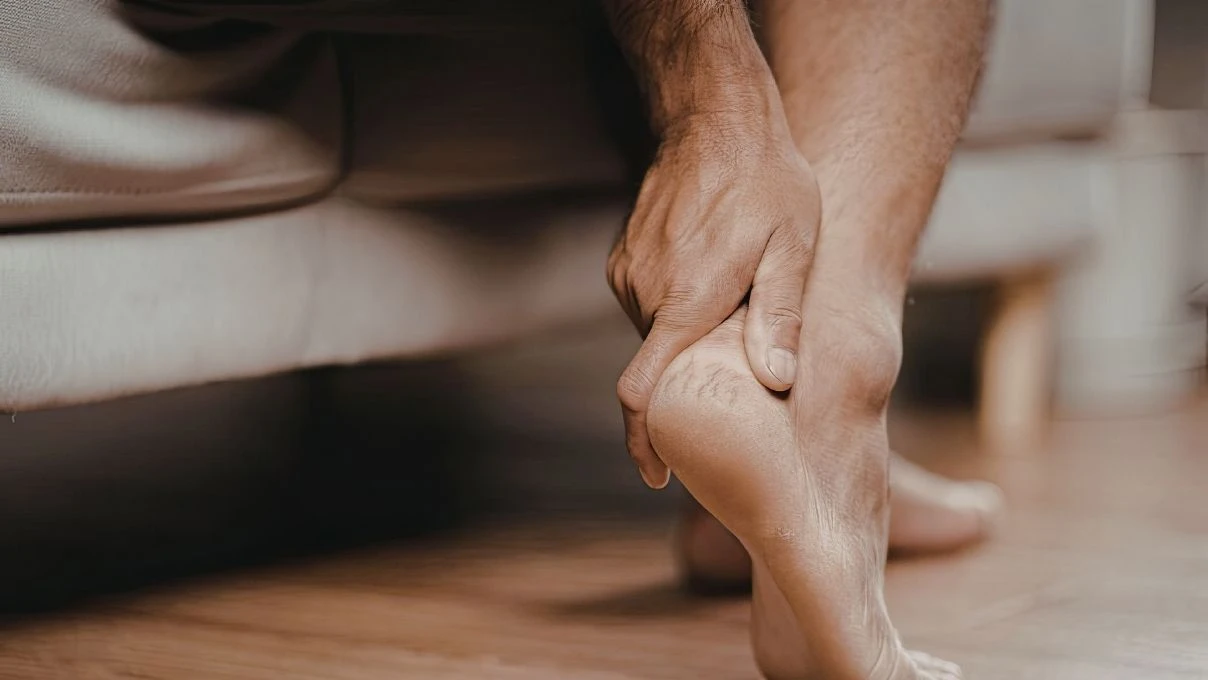 Çorap çıkartırken bileklerdeki izlere dikkat! Vücudunuz su tutuyor