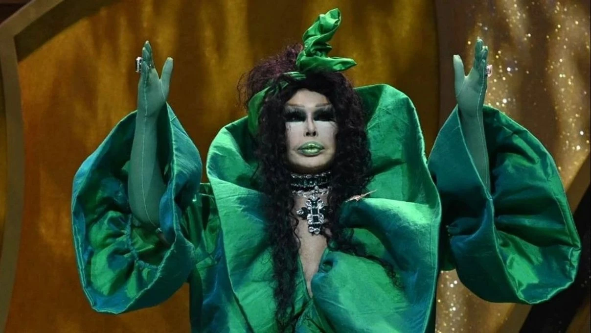 Bülent Ersoy kendini tiye aldı! Muhabirlere bağırdığı anları taklit etti