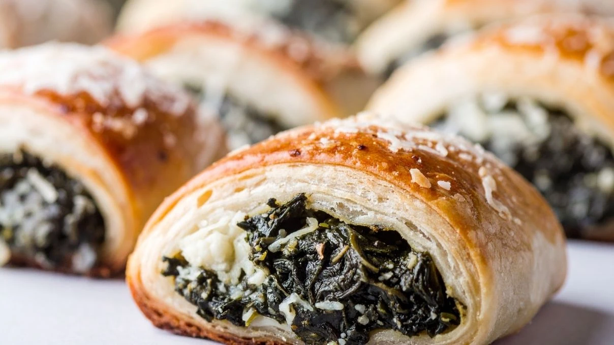 Unsuz tavuk kıymalı ıspanaklı bohça tarifi! Dışı çıtır çıtır, içi dopdolu 