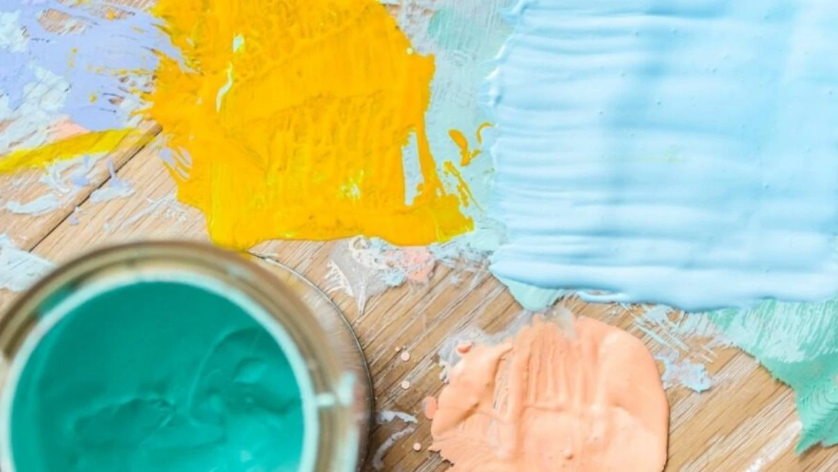 Duvar boyası lekesi kumaştan nasıl çıkar? Duvar boyası lekesi iz yapar mı?
