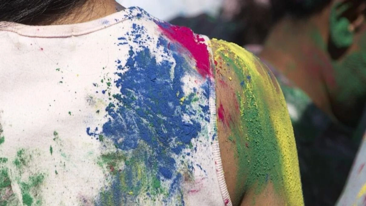 Duvar boyası lekesi kumaştan nasıl çıkar? Duvar boyası lekesi iz yapar mı?