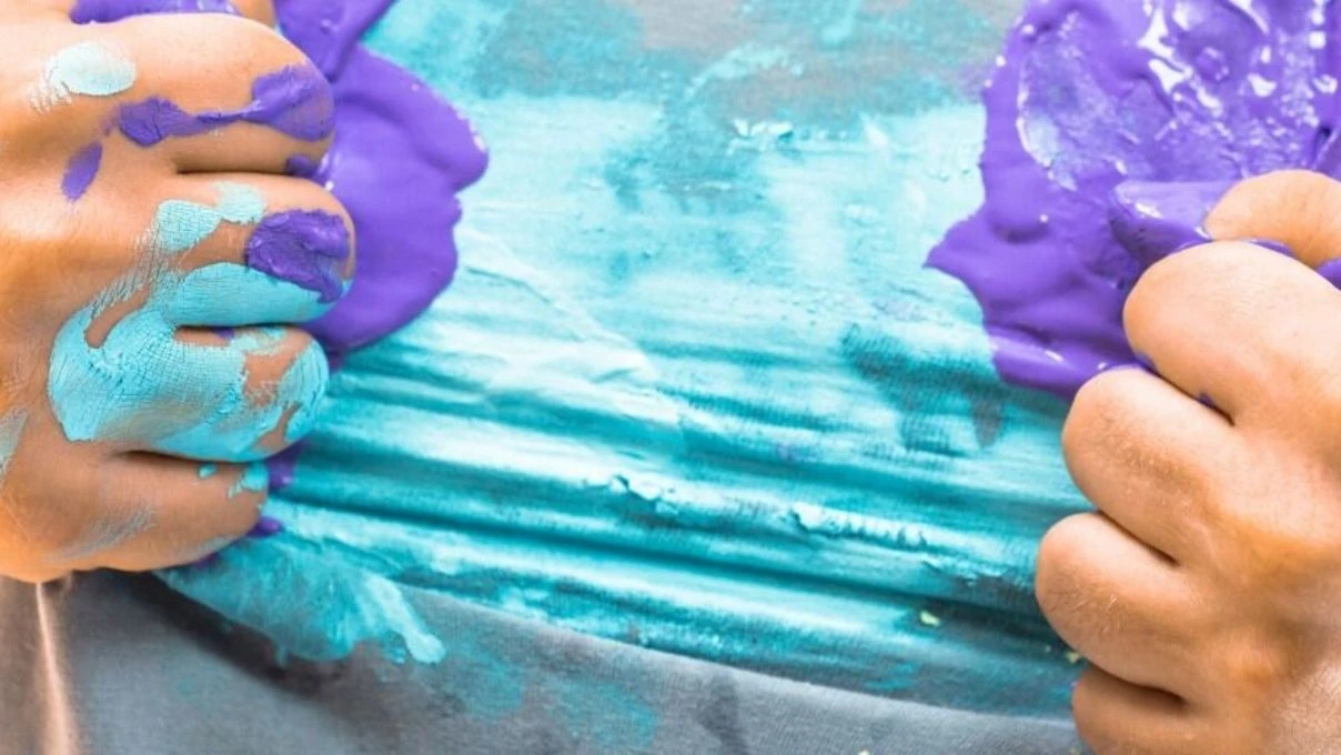 Duvar boyası lekesi kumaştan nasıl çıkar? Duvar boyası lekesi iz yapar mı?