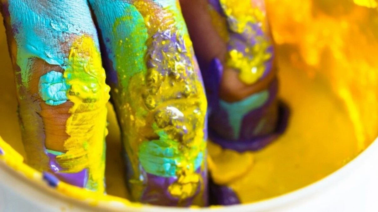 Duvar boyası lekesi kumaştan nasıl çıkar? Duvar boyası lekesi iz yapar mı?