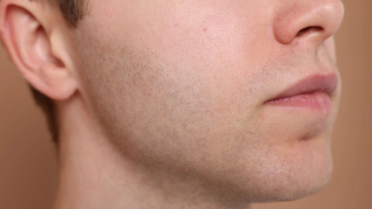 Erkeklerin parlak ve gözeneksiz ciltlerinin sırrı! Kadınların kıskandığı detay