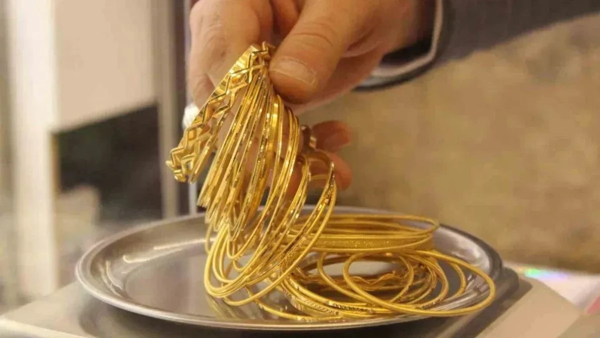 Kadınların gözbebeği ajda bileziklere ilgi arttı! Altın fiyatlarının düşmesiyle yeni ajda modelleri gelişti