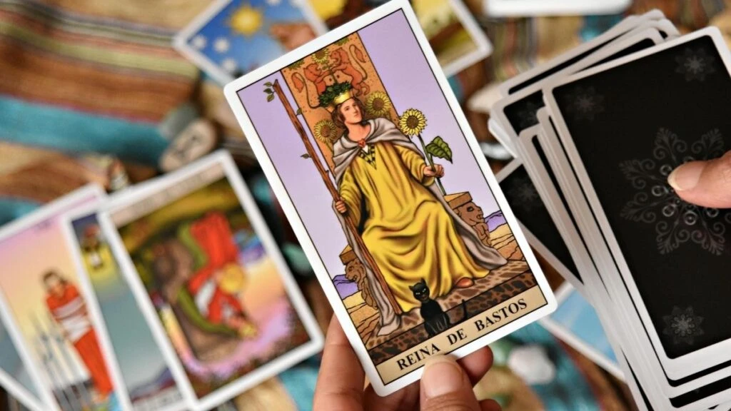 Günlük tarot kart açılımı 9 Nisan 2026! Zihin doluyken kartlar sizin doğru enerjide kalmanıza yardımcı oluyor