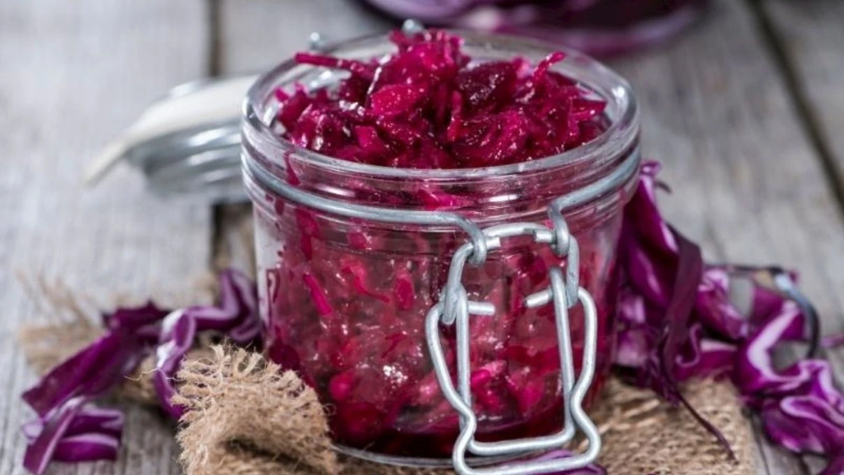 Şifa deposu mor lahana turşunu tarifi! Evde kolayca yapılıyor