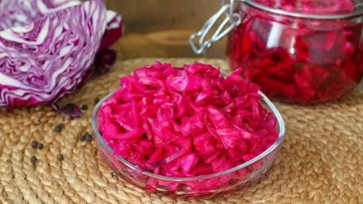Şifa deposu mor lahana turşunu tarifi! Evde kolayca yapılıyor