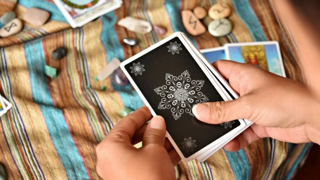Günlük tarot kart açılımı 17 Nisan 2026! Gezegen kümeleri yeni başlangıçlara neden oluyor