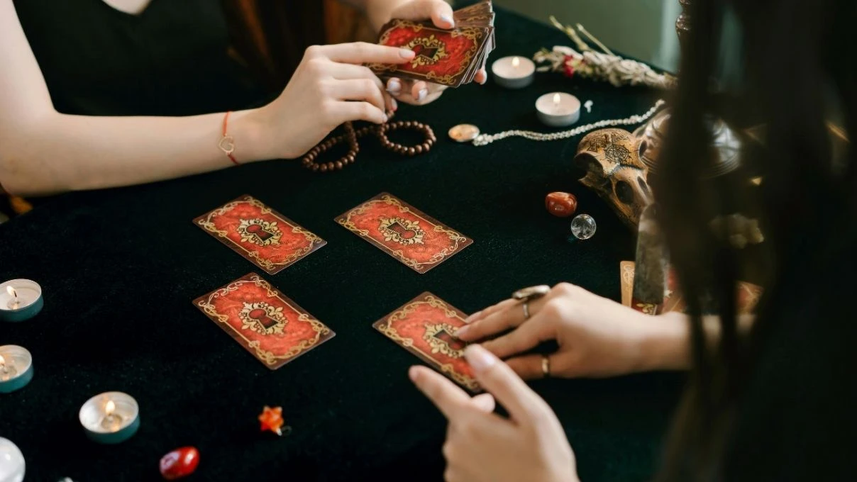 Günlük tarot kart açılımı 17 Nisan 2026! Gezegen kümeleri yeni başlangıçlara neden oluyor