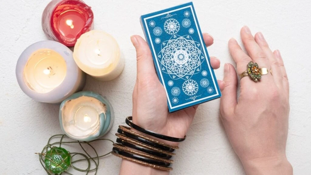 Günlük tarot kart açılımı 21 Nisan 2026! Odak nokta iletişimde yer alıyor