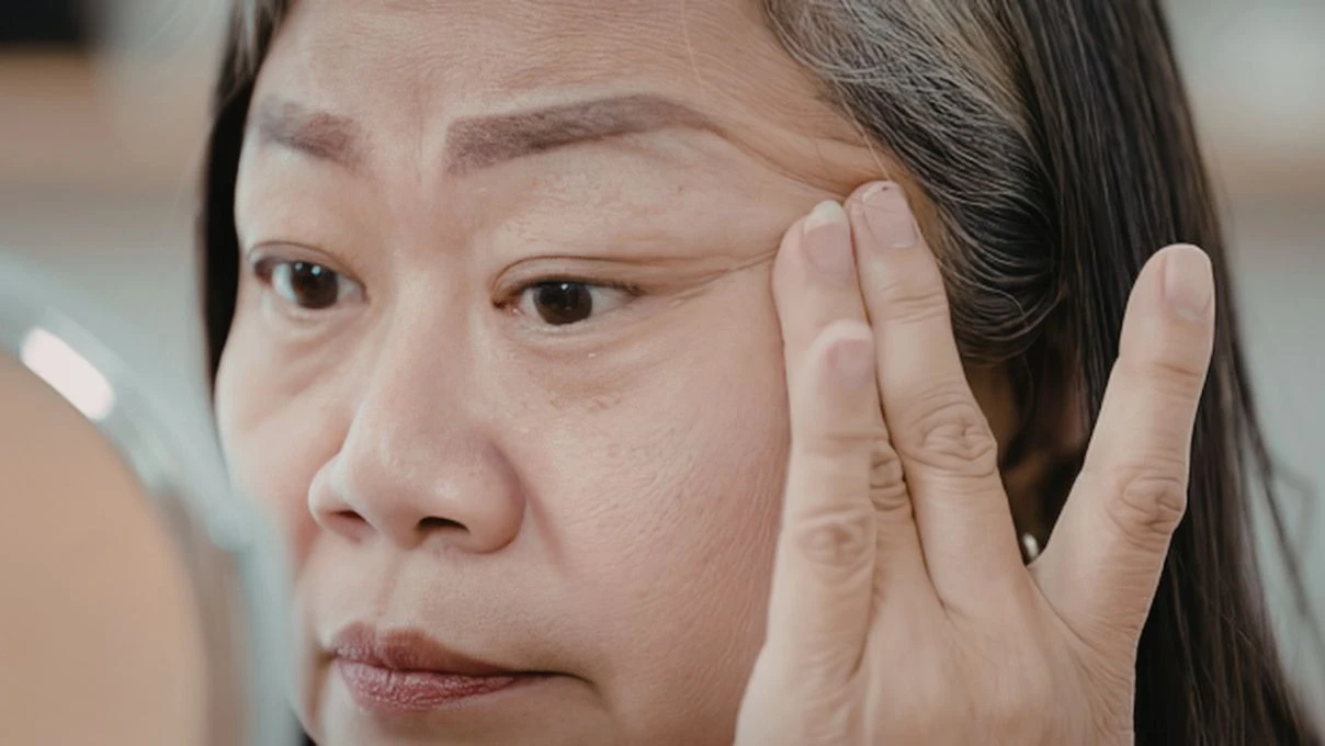 Ekran yorgunluğu cildi nasıl etkiliyor? 2026 yılında yaşlanma giderek hızlanıyor!