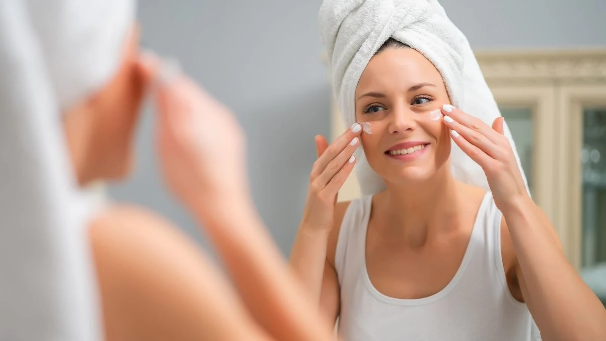 Ekran yorgunluğu cildi nasıl etkiliyor? 2026 yılında yaşlanma giderek hızlanıyor!