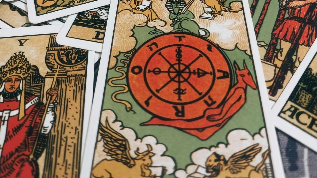 Günlük tarot kart açılımı 22 Nisan 2026! Yıldızlar hızla hareket ederken planlar desteklenecek