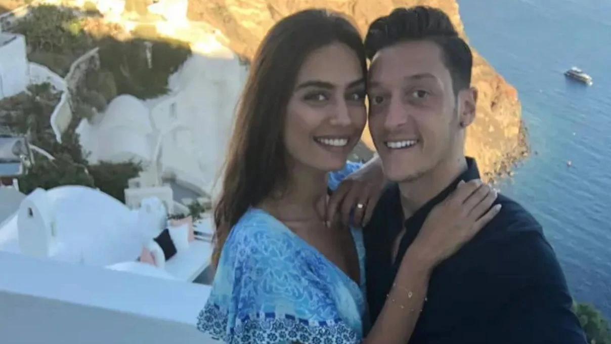 Amine Özil’den bebeğiyle içleri ısıtan kare! Üçüncü kez anne olmuştu!