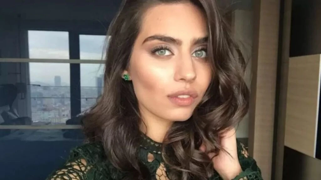 Amine Özil’den bebeğiyle içleri ısıtan kare! Üçüncü kez anne olmuştu!