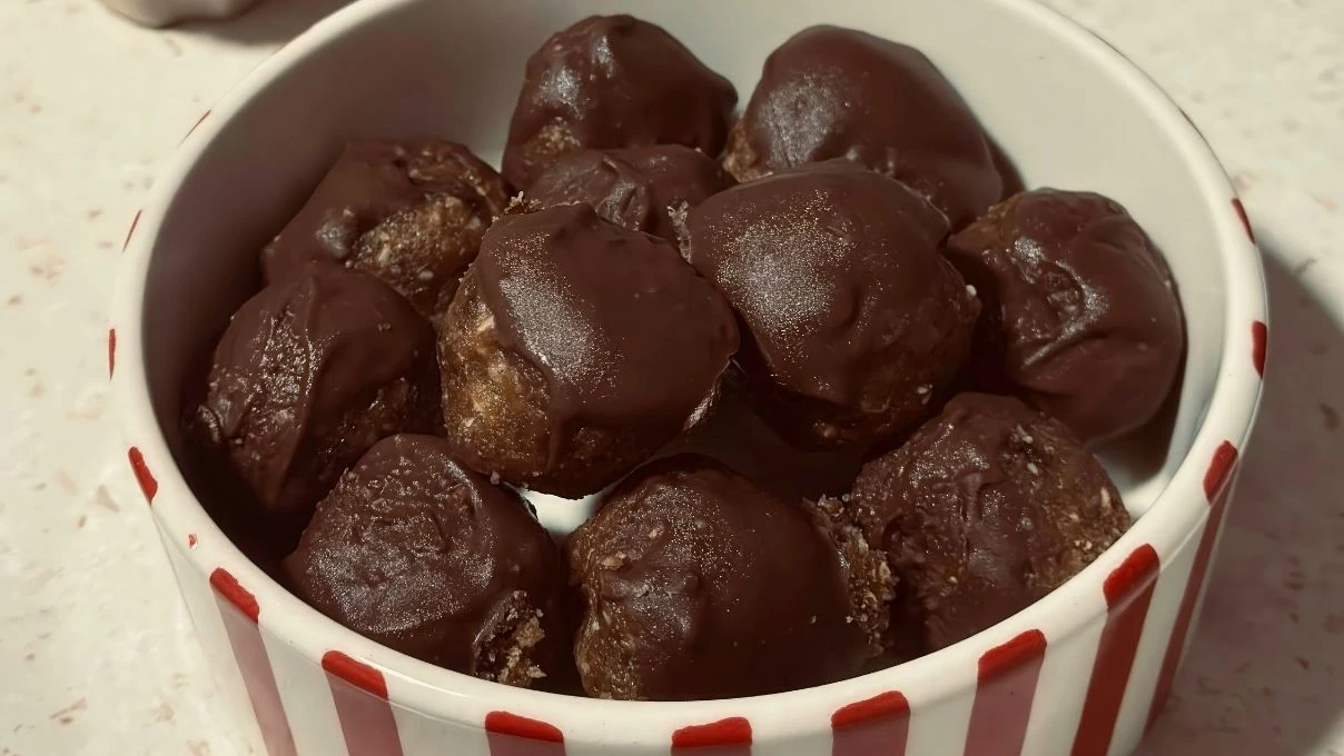 Fırın yok, 10 dakika da hazır! Tiramisu tadında atom tatlı tarifi