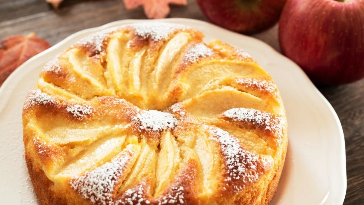 Fırından çıkan en pratik elmalı kek tarifi! Unsuz, sütsüz ve şekersiz 