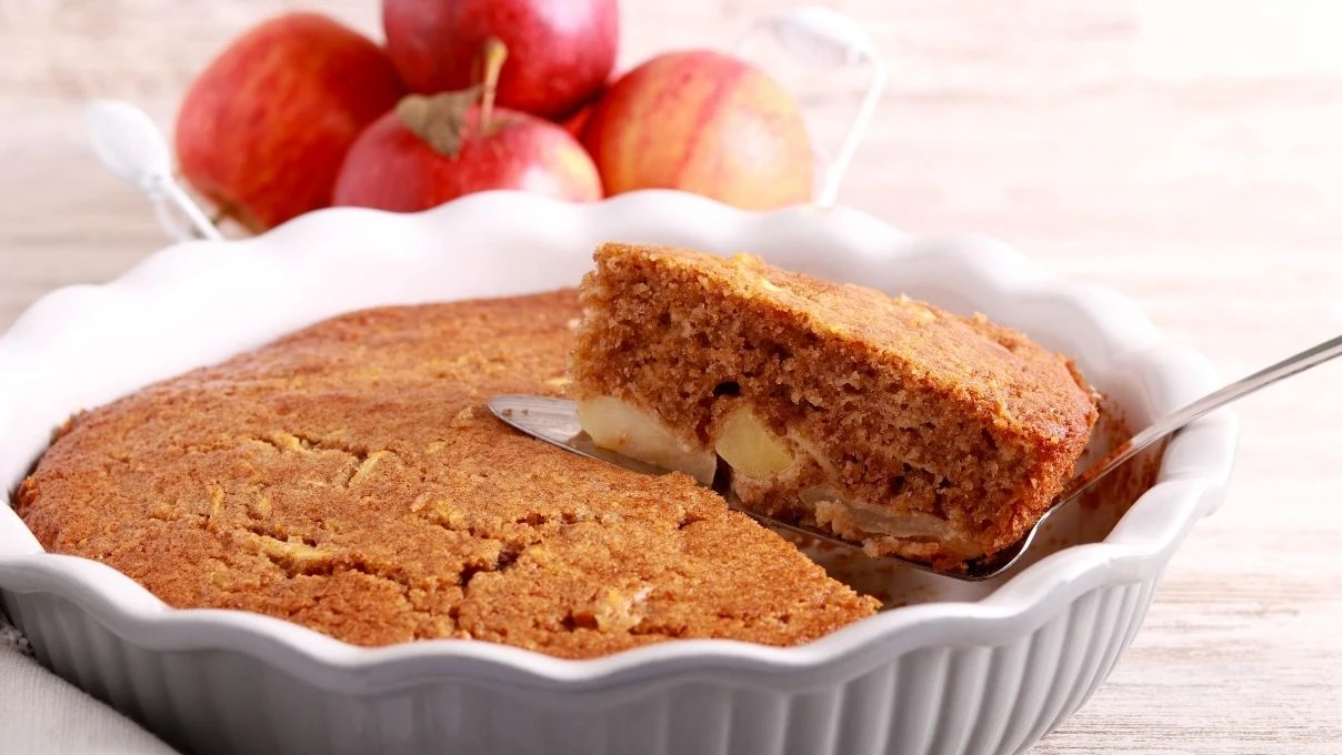 Fırından çıkan en pratik elmalı kek tarifi! Unsuz, sütsüz ve şekersiz 
