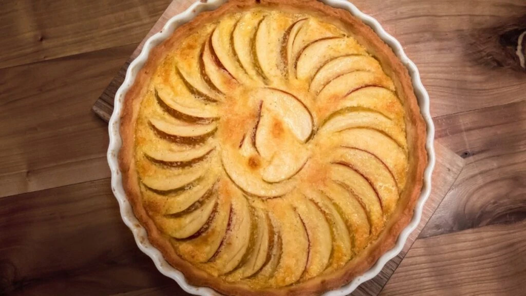 Fırından çıkan en pratik elmalı kek tarifi! Unsuz, sütsüz ve şekersiz