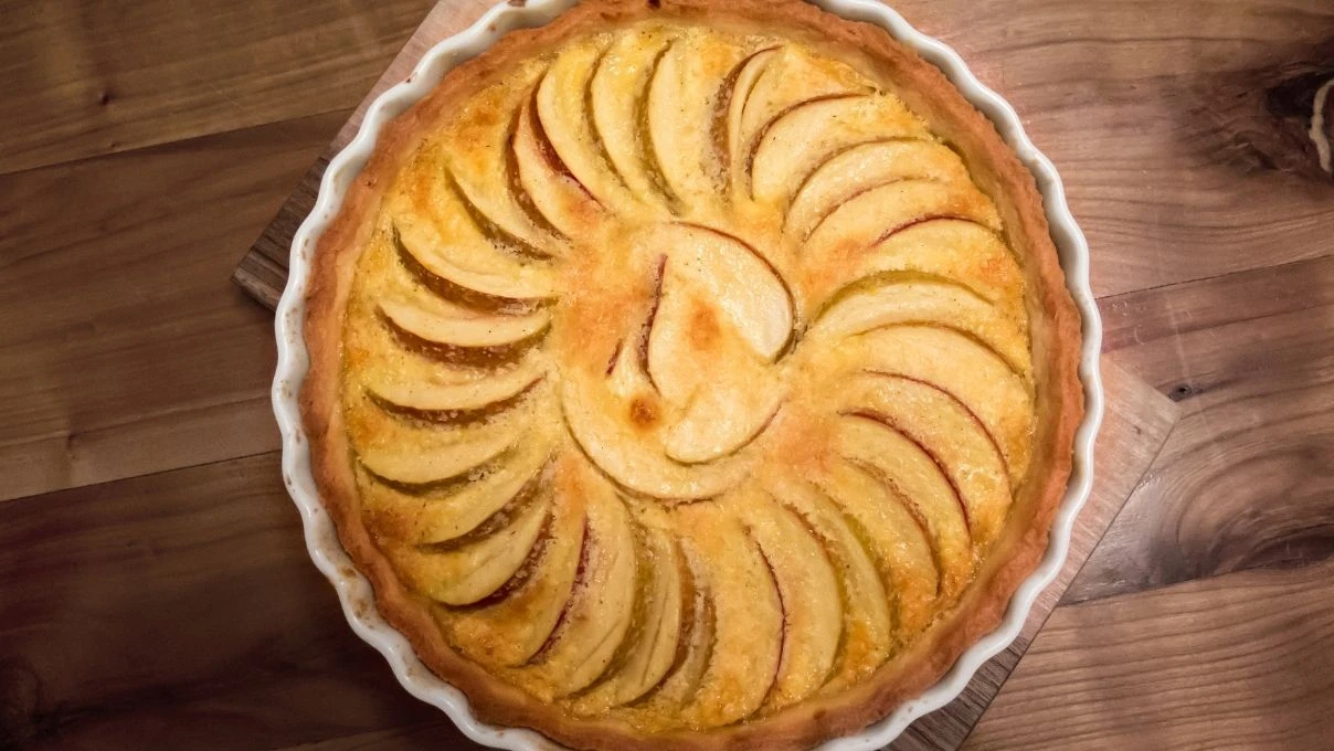 Fırından çıkan en pratik elmalı kek tarifi! Unsuz, sütsüz ve şekersiz