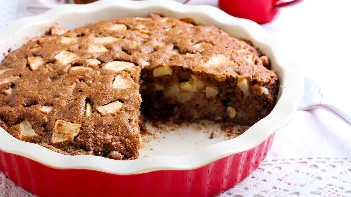 Fırından çıkan en pratik elmalı kek tarifi! Unsuz, sütsüz ve şekersiz 