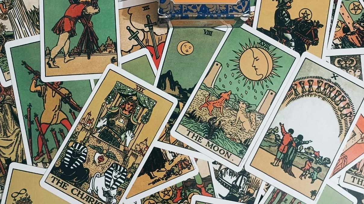 Günlük tarot kart açılımı 25 Nisan 2026! Yüksek ve riskli dönüşümler olacak