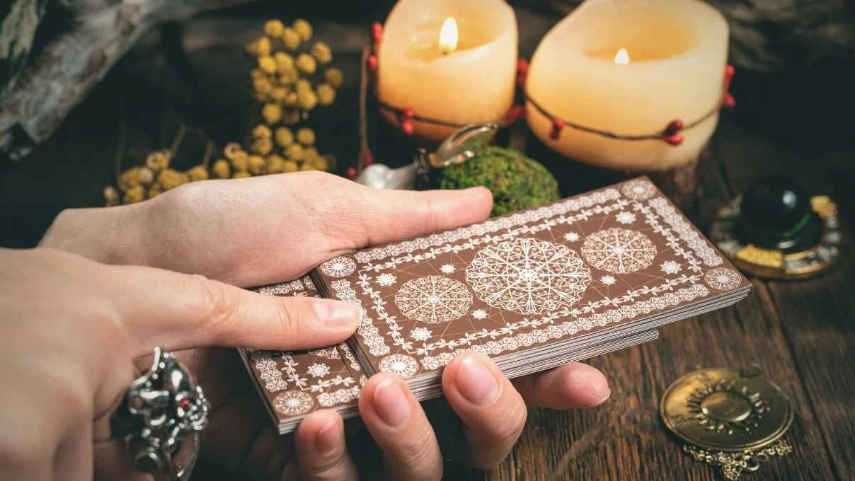 Günlük tarot kart açılımı 25 Nisan 2026! Yüksek ve riskli dönüşümler olacak