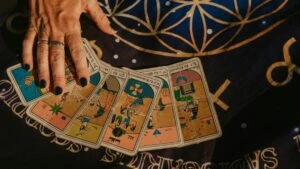 Günlük tarot kart açılımı 28 Nisan 2026! Sorumluluk alma günü