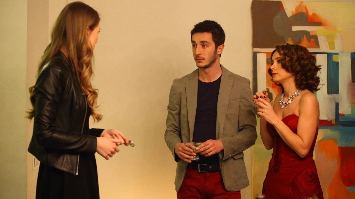 Özgü Namal ve Burçin Terzioğlu yıllar sonra bir arada! Merhamet dizisinde oynamışlardı