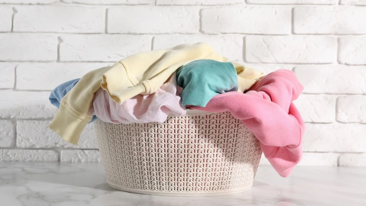 Çamaşır suyu kullanmadan beyazları kar beyazı yapmanın yöntemleri 2026!