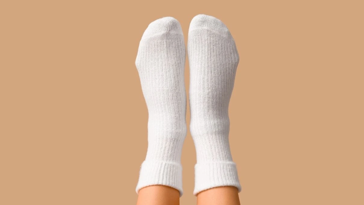 Beyaz çoraplardaki siyah lekeleri tertemiz yapın! İşte o karışım