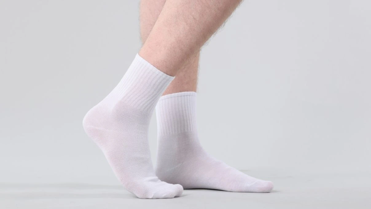 Beyaz çoraplardaki siyah lekeleri tertemiz yapın! İşte o karışım