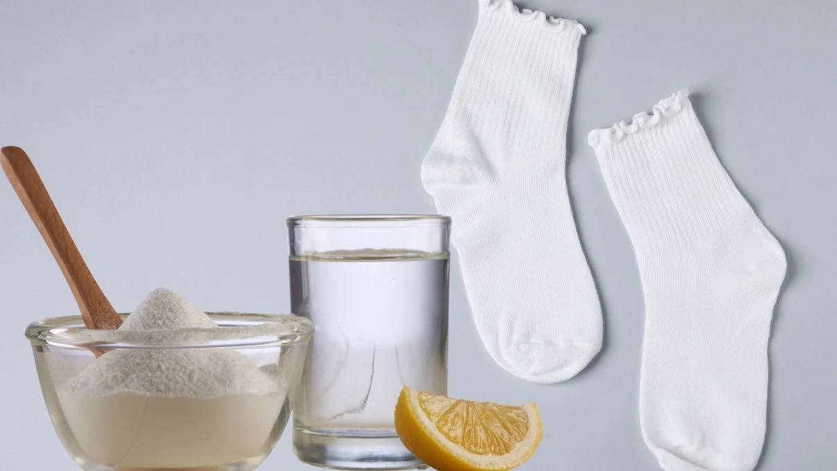 Beyaz çoraplardaki siyah lekeleri tertemiz yapın! İşte o karışım