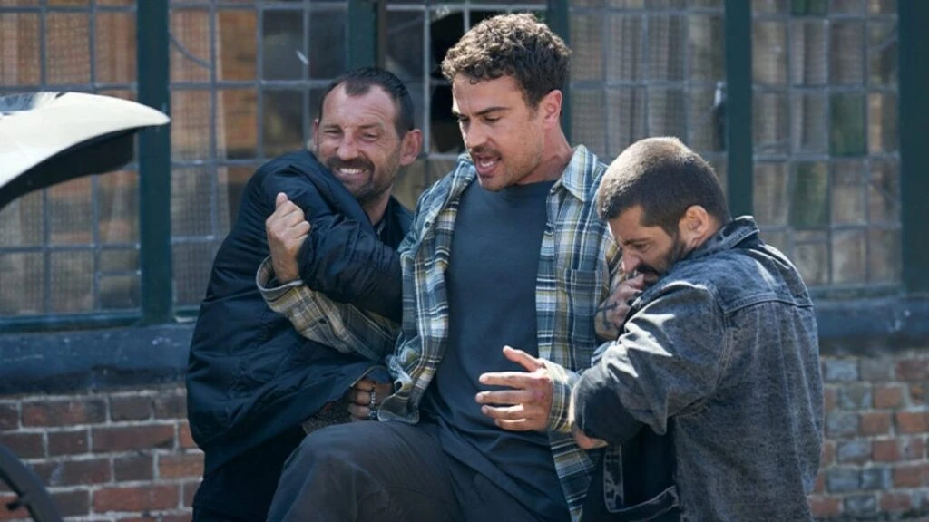 Theo James ve Aaron Taylor-Johnson İstanbul’da! Dünyaca ünlü isimleri Eminönü’ne getiren film