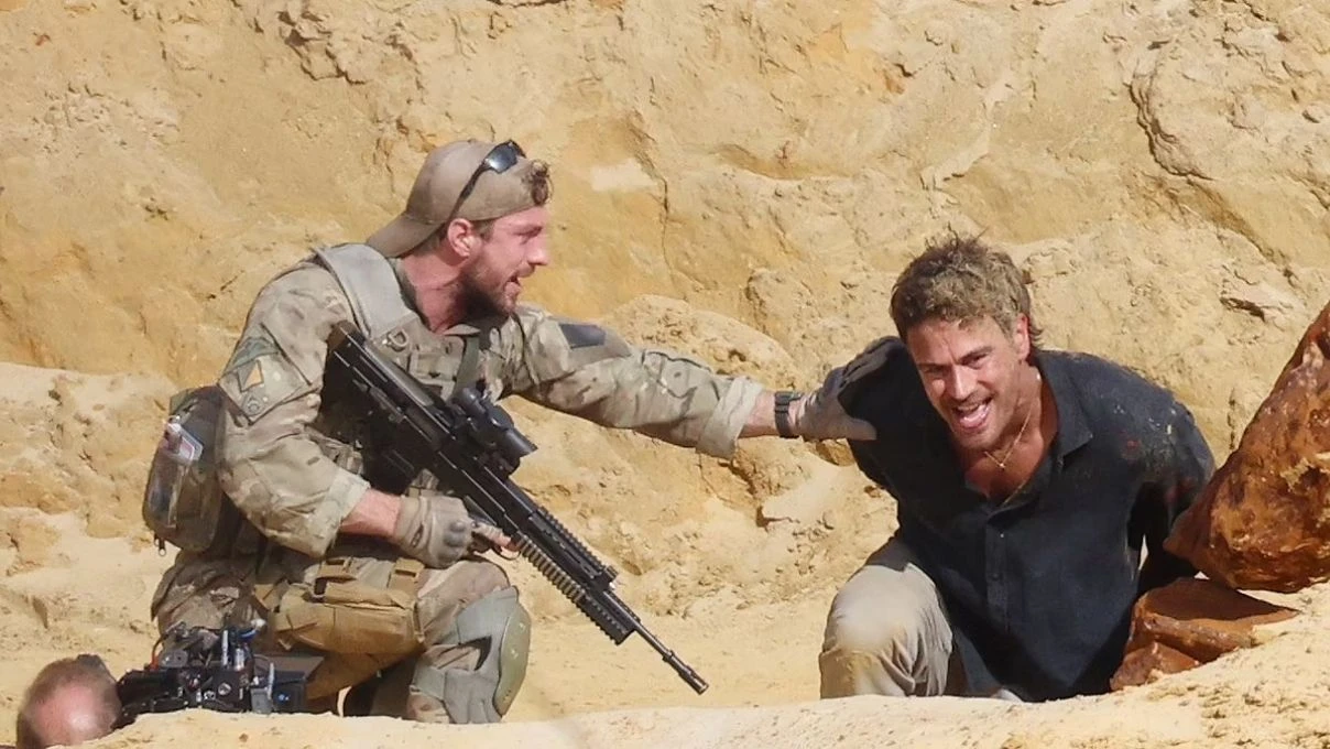 Theo James ve Aaron Taylor-Johnson İstanbul’da! Dünyaca ünlü isimleri Eminönü’ne getiren film