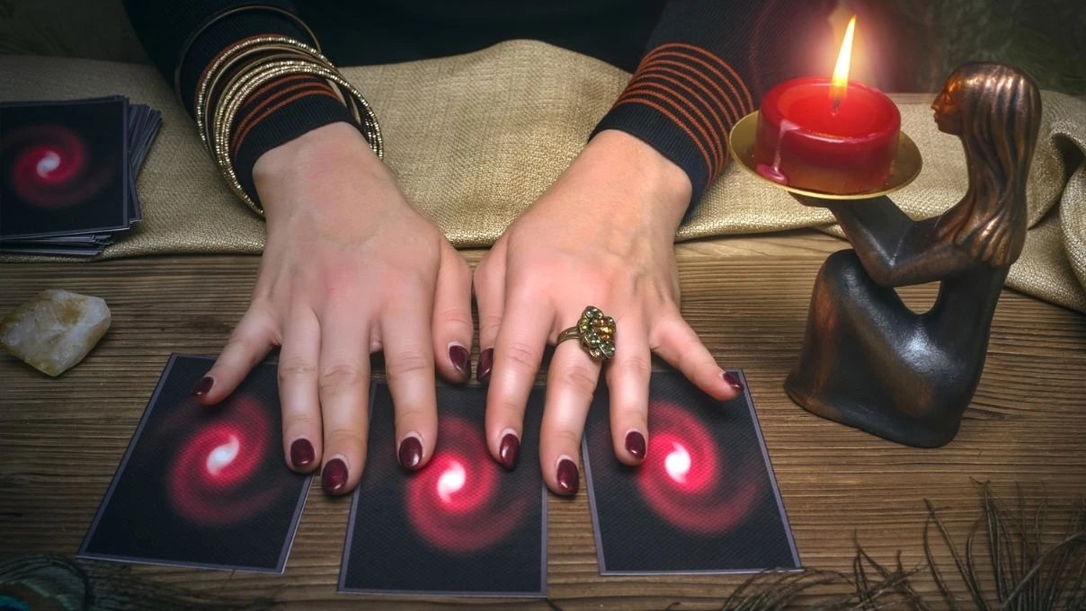 Günlük tarot kart açılımı 1 Mayıs 2026! Enerji yoğun atılımlar gerçek